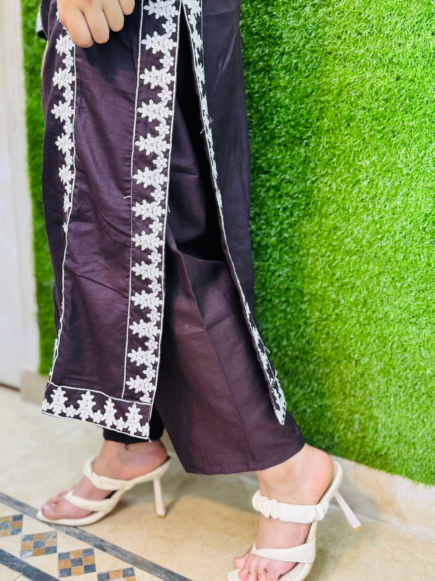 Minaar Embroidered stitched 2pcs dhanak Marina (Black)