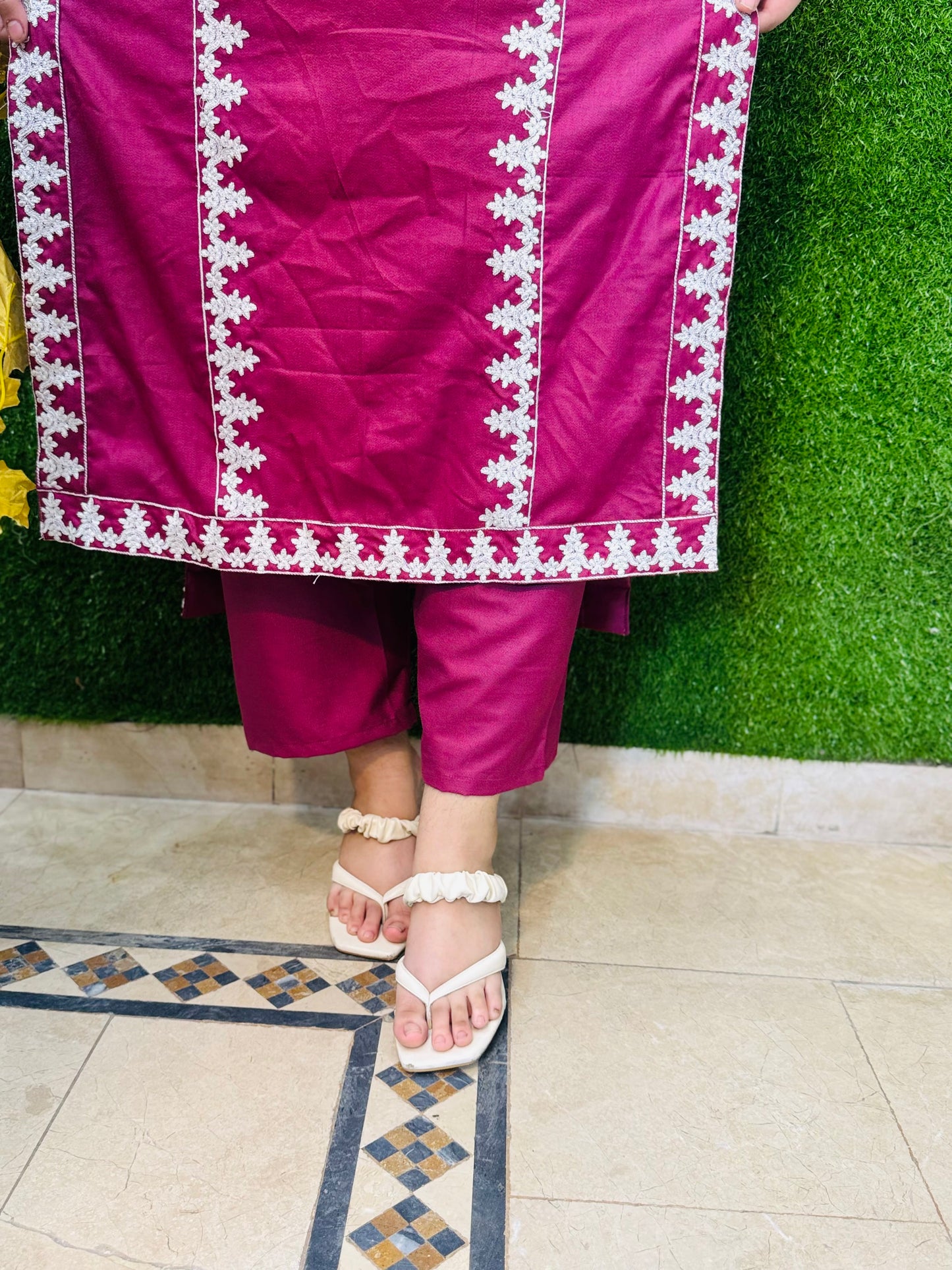 Minaar Embroidered stitched 2pcs dhanak Marina