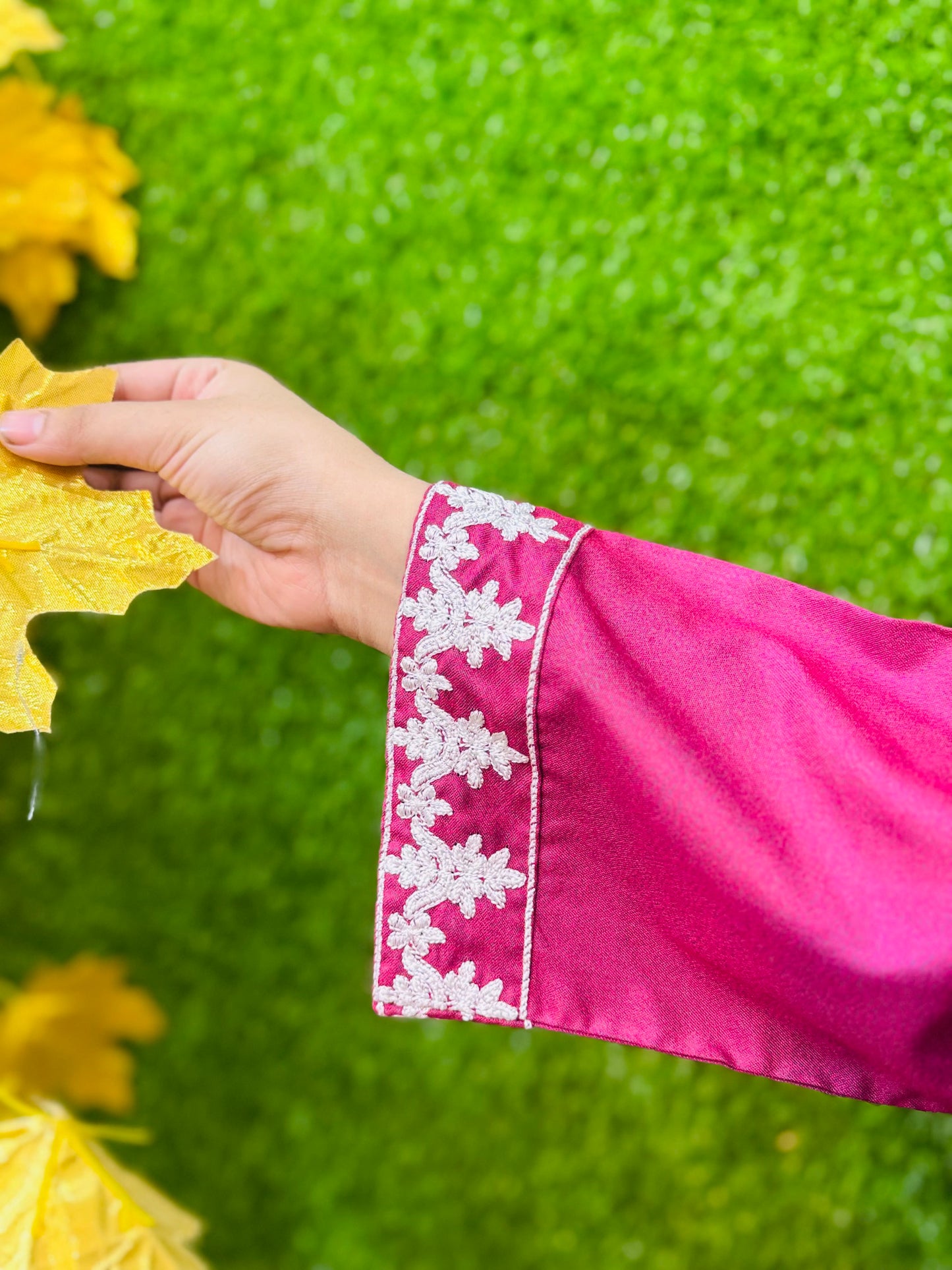 Minaar Embroidered stitched 2pcs dhanak Marina